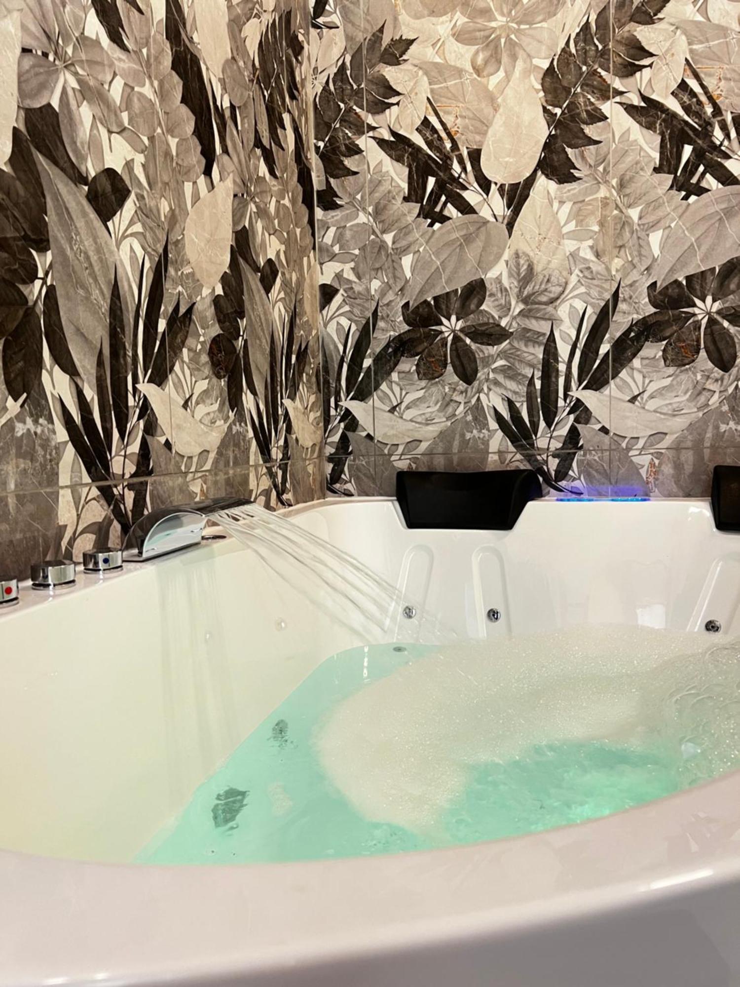 Affittacamere Ese Luxury - Elegant Jacuzzi Suite, Quiet&central