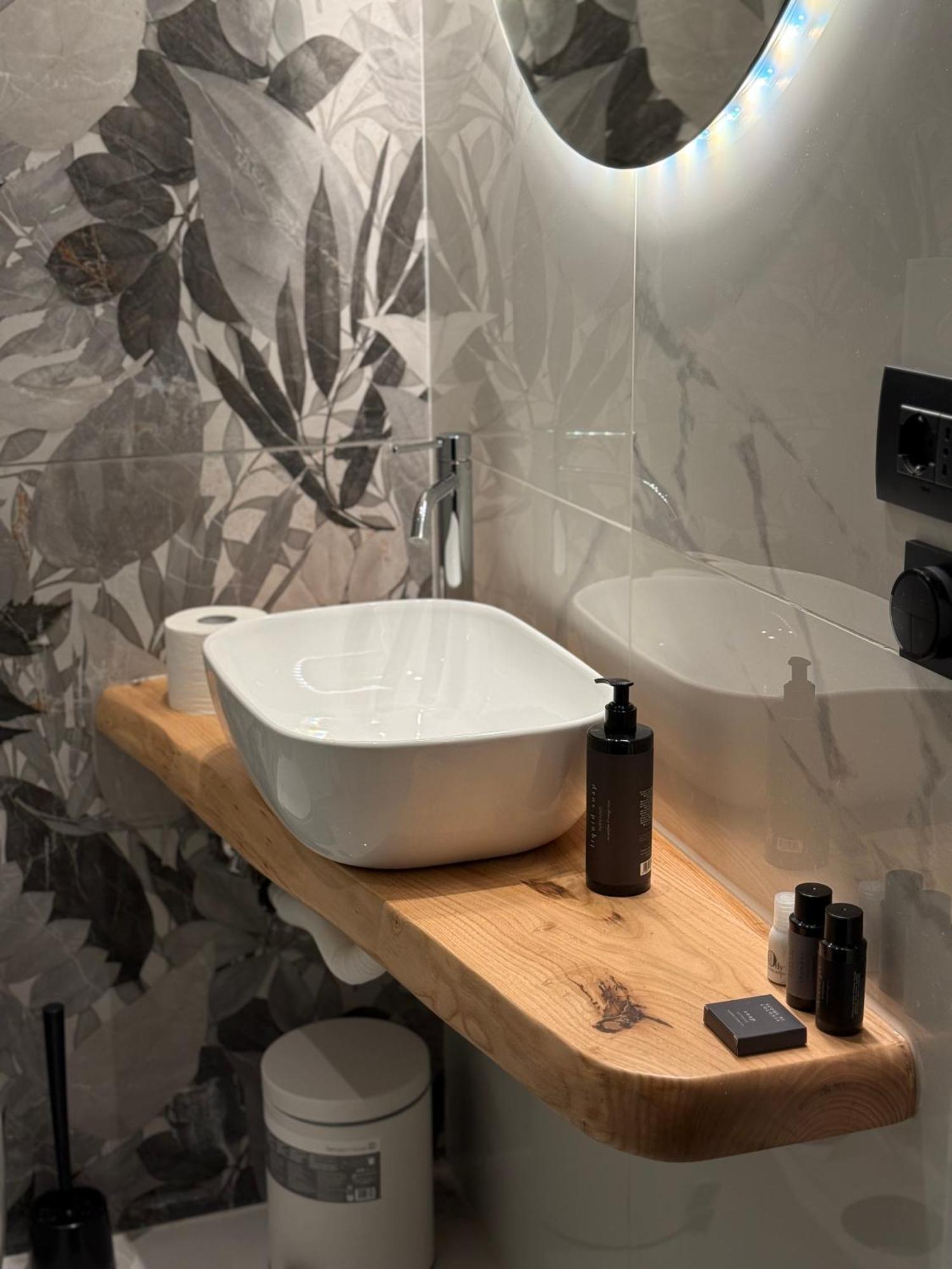 Ese Luxury - Elegant Jacuzzi Suite, Quiet&central Affittacamere *